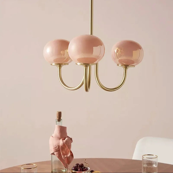 Lustre nordique doré.