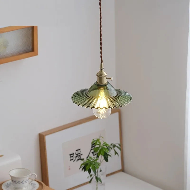 Suspension Nordique Vintage en Verre et Laiton de Luxe.
