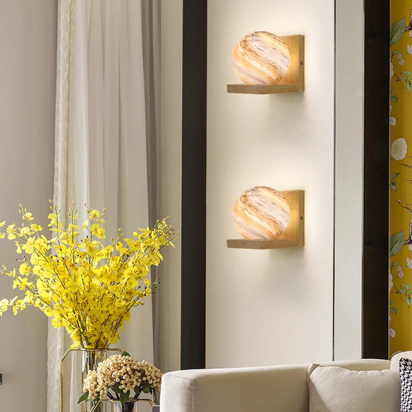Applique murale moderne en bois avec abat-jour en verre