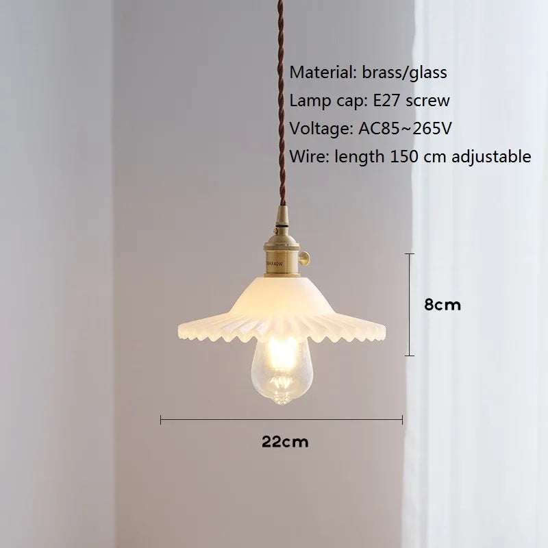 Suspension Nordique Vintage en Verre et Laiton de Luxe.