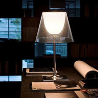 Lampe de table design italien moderne en acrylique pour une décoration nordique de maison