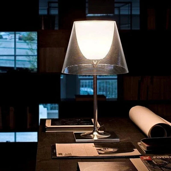 Lampe de table design italien moderne en acrylique pour une décoration nordique de maison