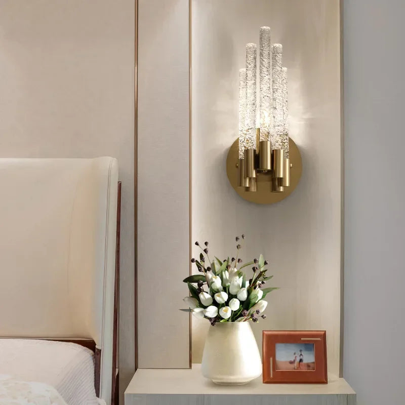 Applique murale LED moderne en cuivre et cristal ondulé - Une touche d'élégance contemporaine