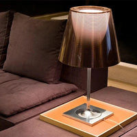 Lampe de table design italien moderne en acrylique pour une décoration nordique de maison