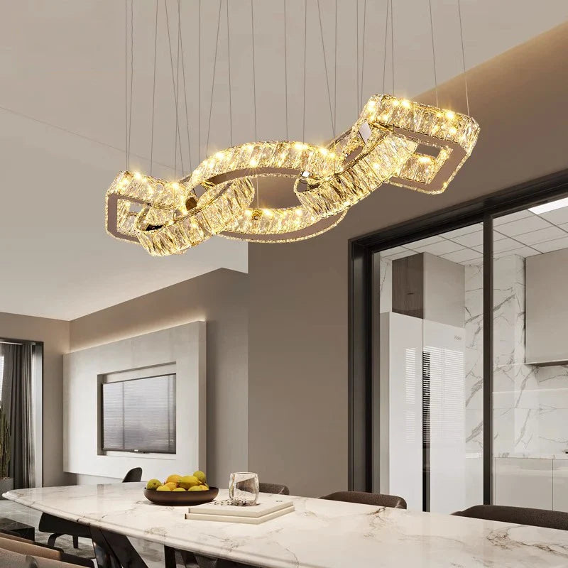 Lustre design en cristal doré pour une ambiance moderne dans votre salle à manger