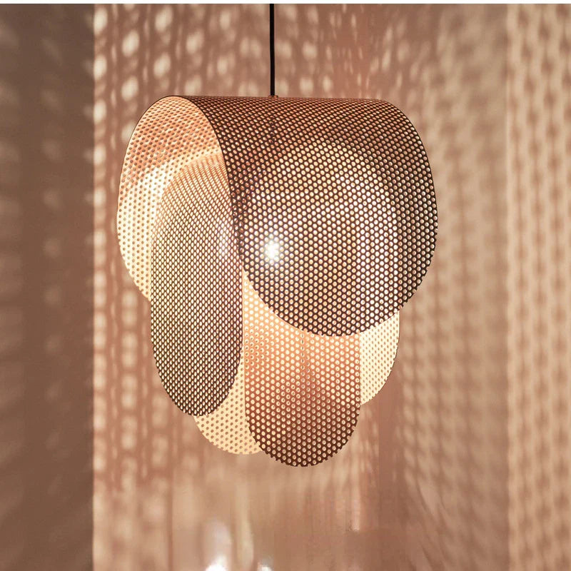Suspension design danoise en métal perforé rond