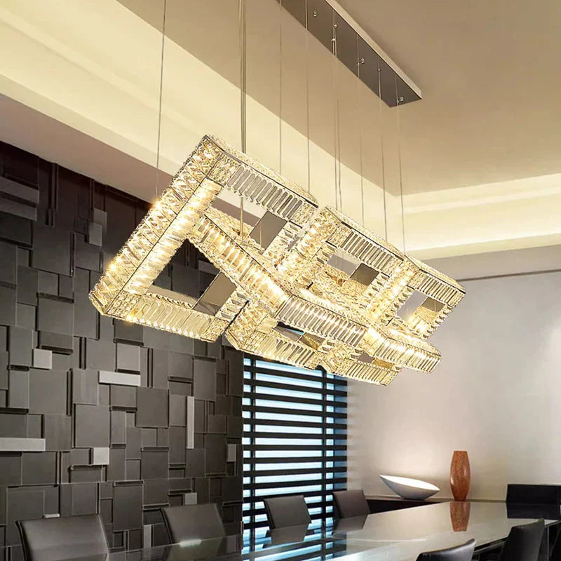 Lustre design carré en cristal doré moderne.