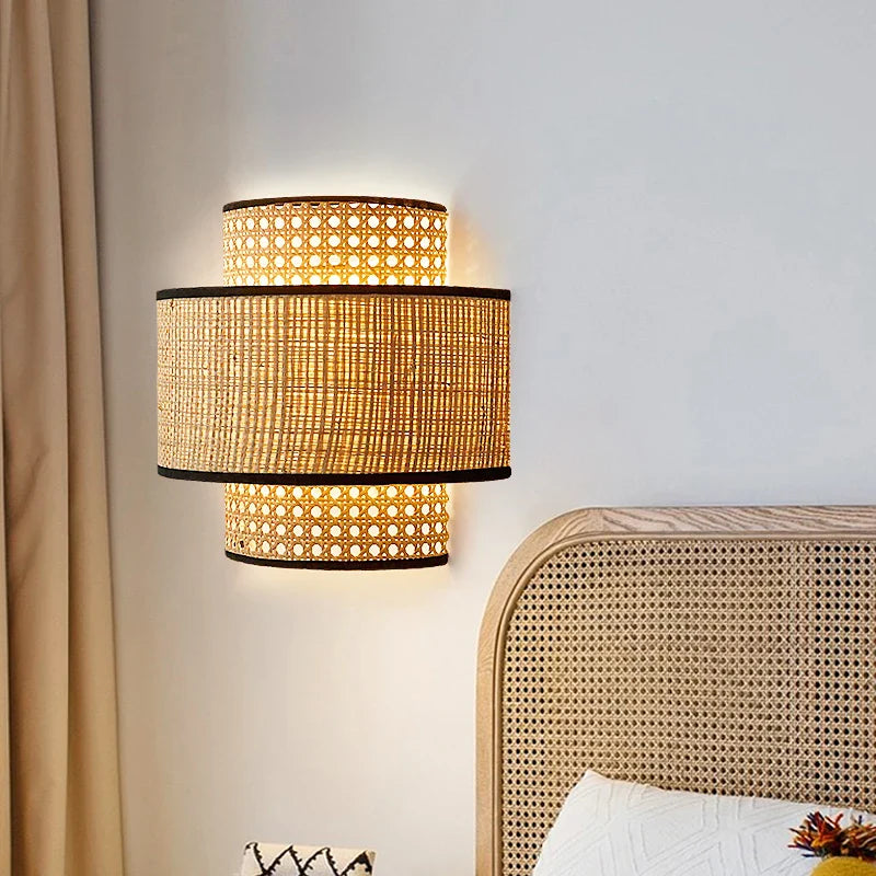 Applique murale Wabi Sabi Vintage en rotin fait main with LED lighting