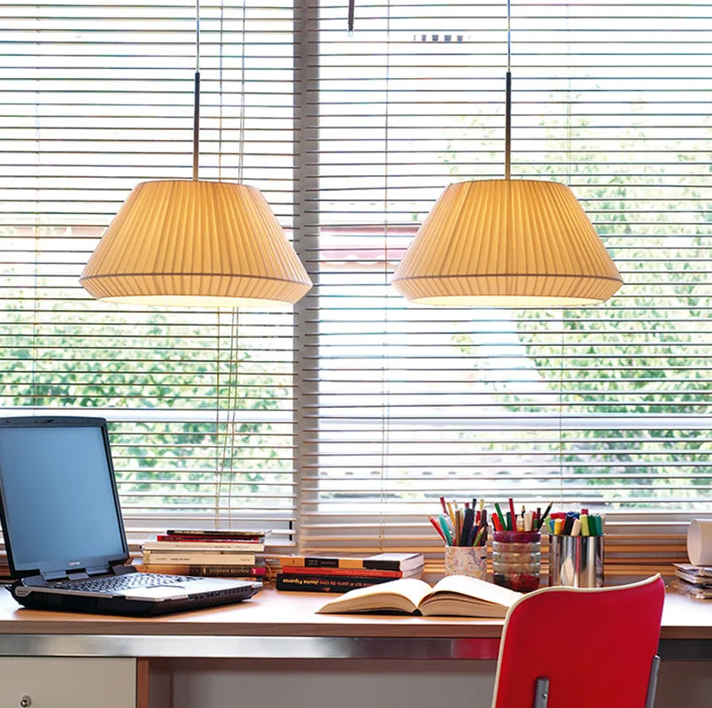 Lustre nordique en tissu moderne avec suspension chaleureuse et minimaliste