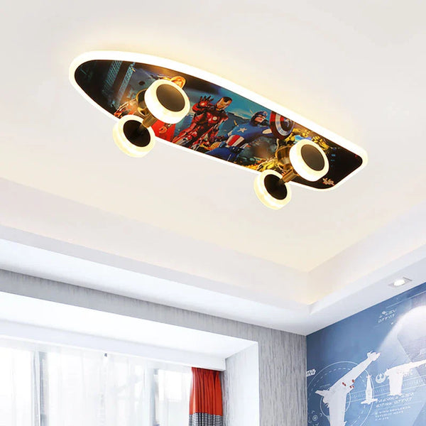 Plafonnier nordique skateboard créatif pour chambre d'enfant moderne.