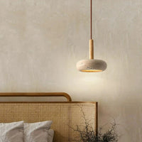 Lustre contemporain en bois avec éclairage LED en pierre.