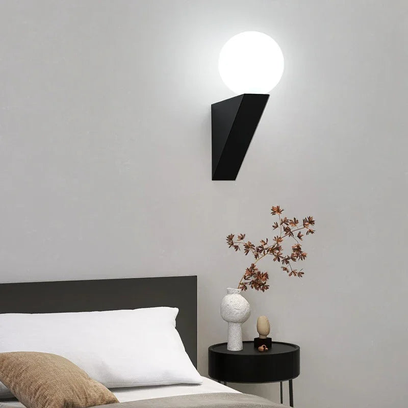 Applique murale LED en verre pour illuminer votre intérieur.