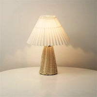 Lampe de table plissée: Élégance lumineuse