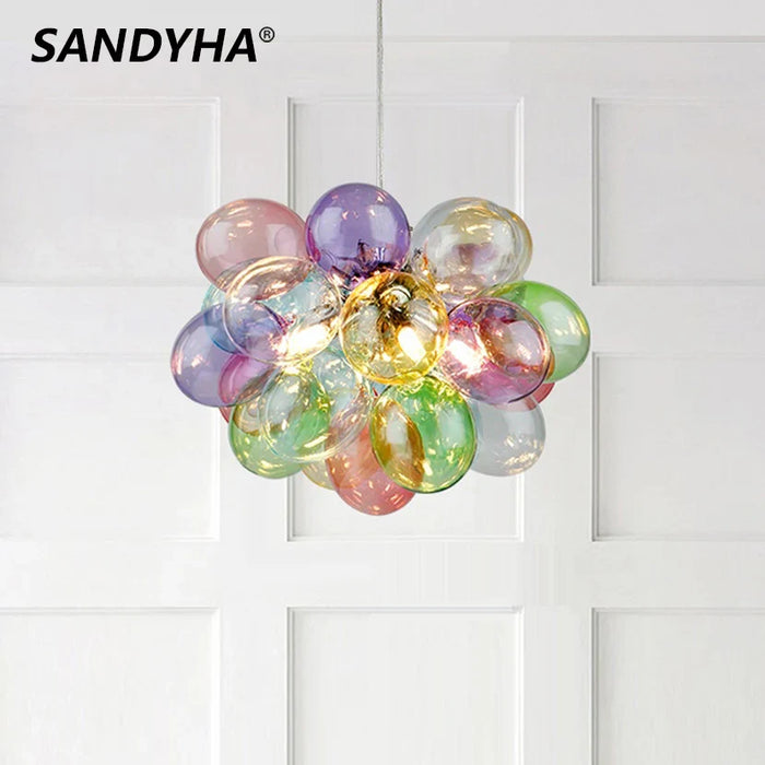 Lustre LED en boule de verre pour une suspension lumineuse et élégante.