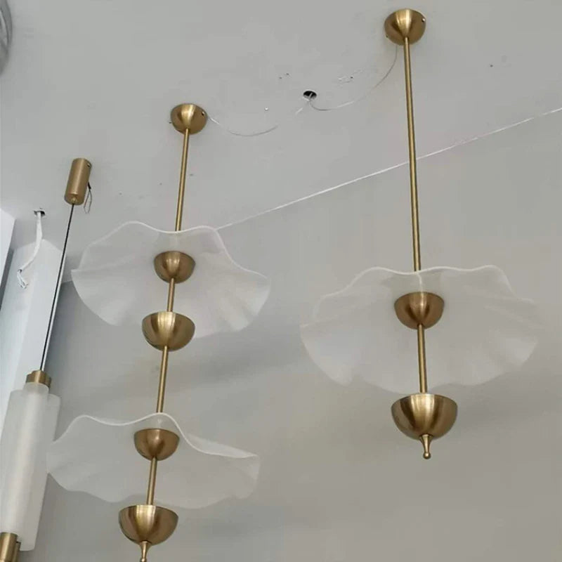 Lampe Suspension Feuille de Lotus en Métal Doré - Luminaires Art Déco