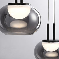 Suspension Élégance en verre fumé gris.