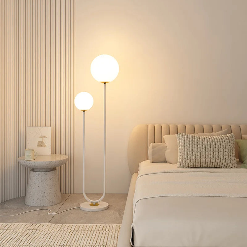 Lampadaire métallique avec gradation variable sophistiquée