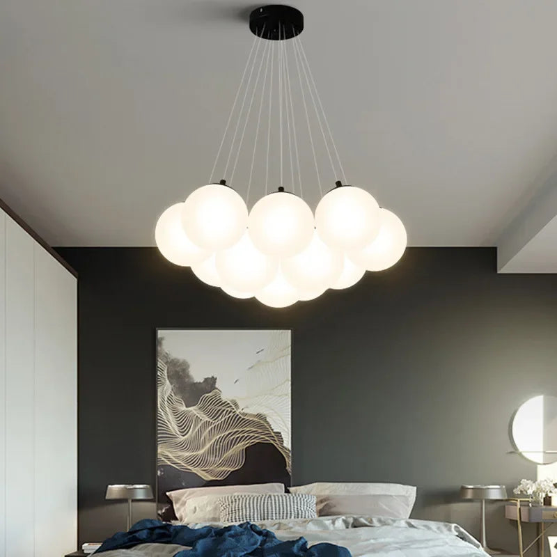 Lustre nordique en verre avec suspension LED pour une décoration maison moderne