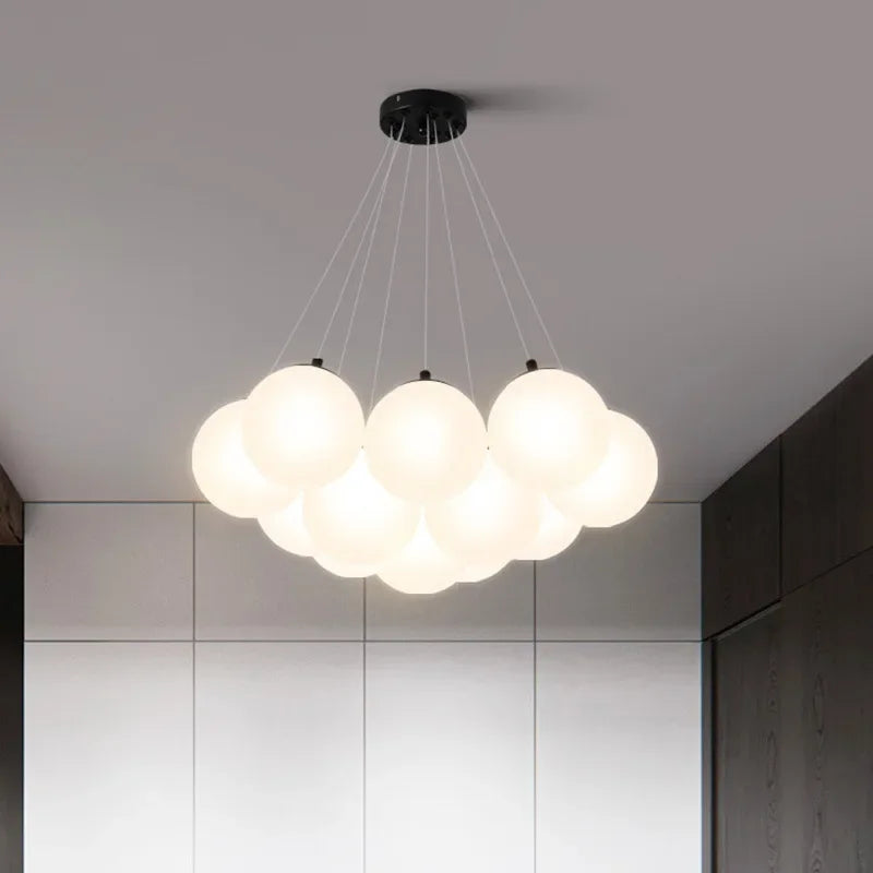 Lustre nordique en verre avec suspension LED pour une décoration maison moderne