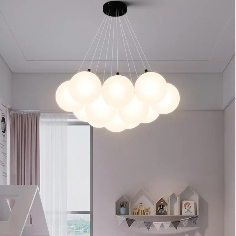 Lustre nordique en verre avec suspension LED pour une décoration maison moderne
