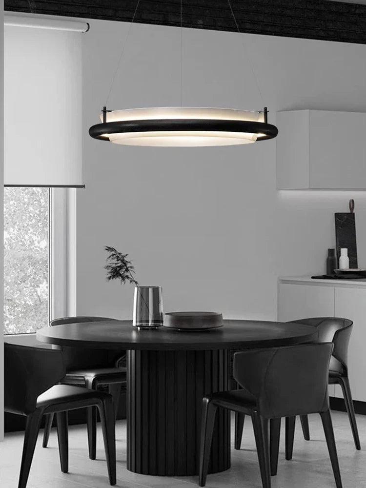 Lustre LED en bois noir pour une décoration moderne avec lampes suspendues