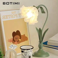 Lampe de table rétro en verre sculpté - Élégance florale