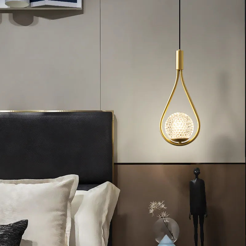 Suspension boule de verre pour une chambre élégante