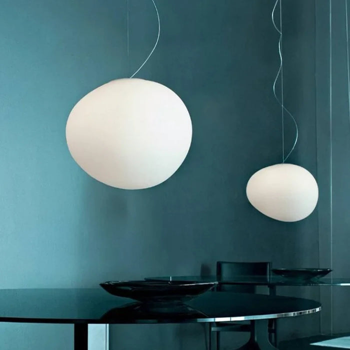 Lustre Gregg Pebble: Élégance Nordique en Verre Suspendu
