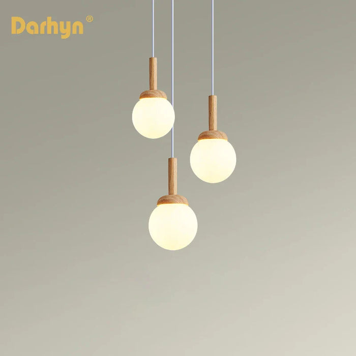 Suspension nordique en bois et verre