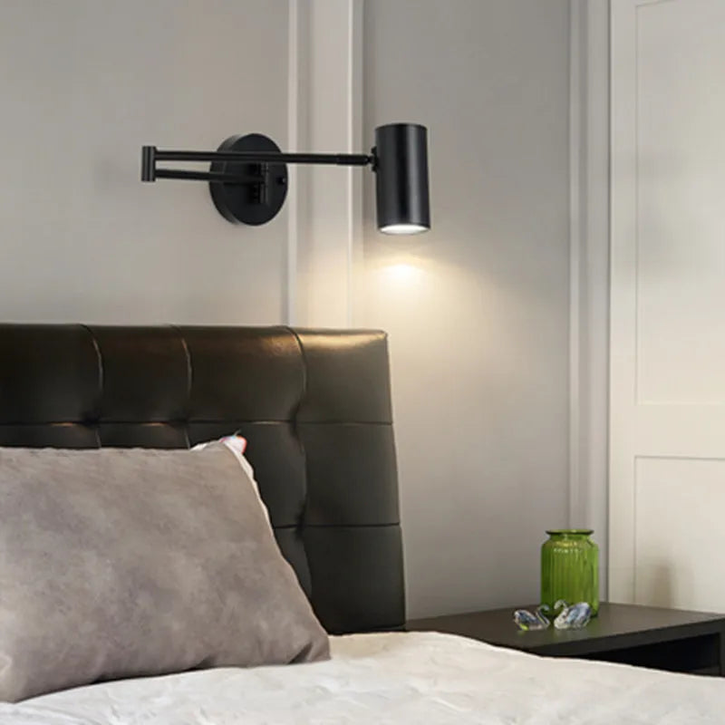 Applique murale LED SwingLight : bras télescopique, interrupteur intégré, design intérieur unique