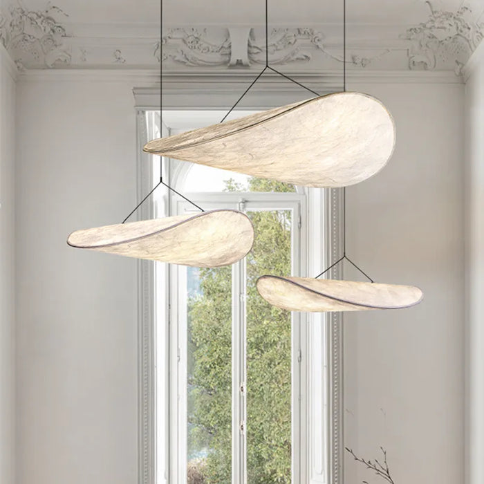 Suspension tendue Nordic LED en soie pour un éclairage minimaliste dans le salon ou la chambre à coucher.