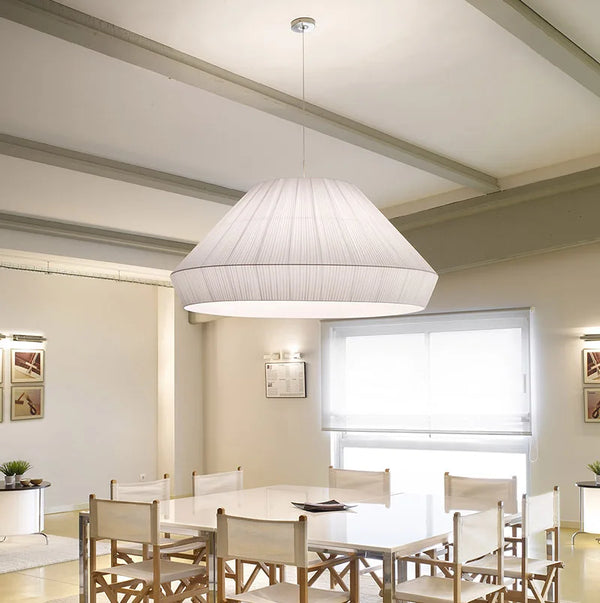 Lustre nordique en tissu moderne avec suspension chaleureuse et minimaliste