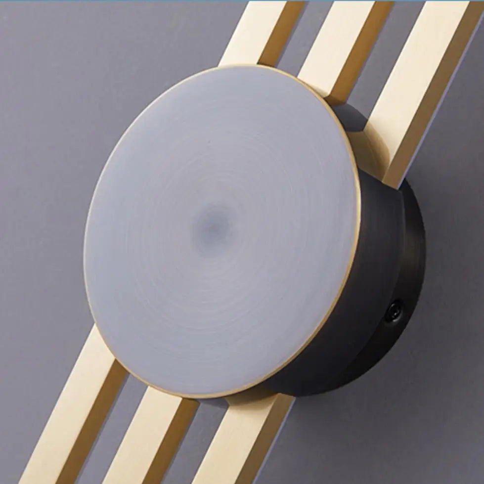 Applique murale LED minimaliste en laiton pour restaurant chic