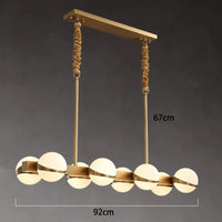 Lustre doré LED pour un intérieur moderne