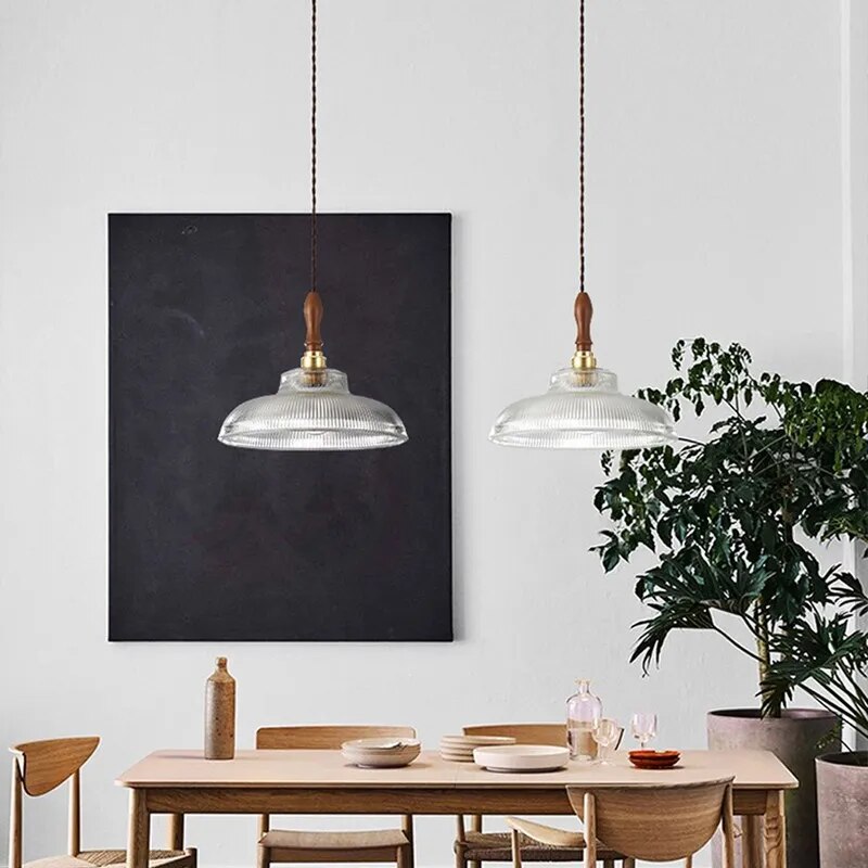 Suspension conique en verre nordique vintage.
