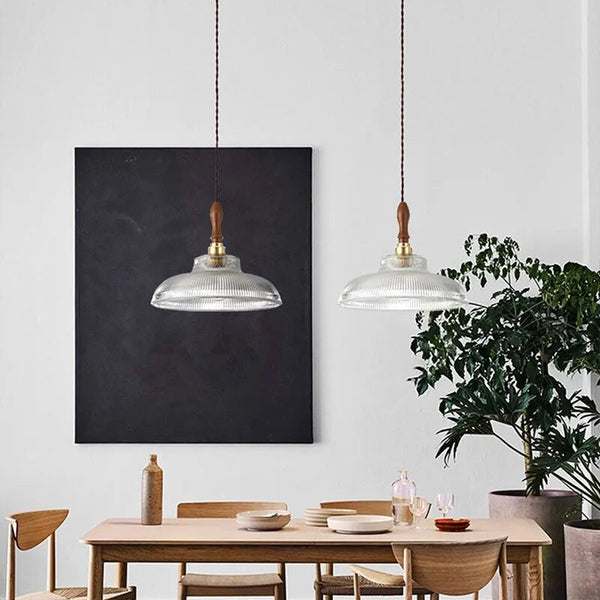 Suspension conique en verre nordique vintage.