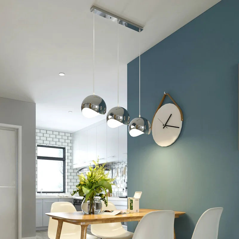 Suspension LED élégante à triple tête