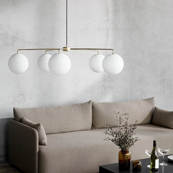 Lustre doré par un styliste danois renommé