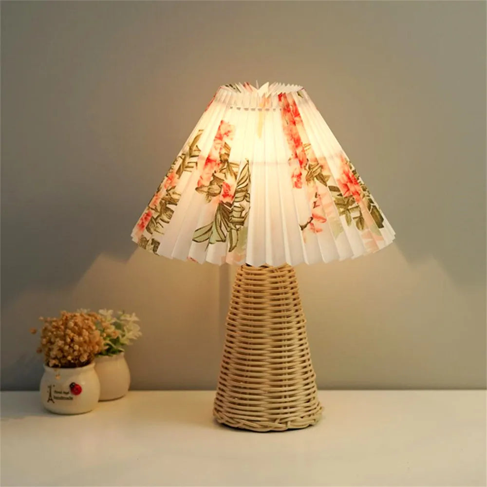 Lampe de table plissée: Élégance lumineuse