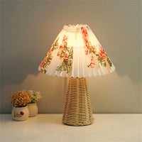 Lampe de table plissée: Élégance lumineuse