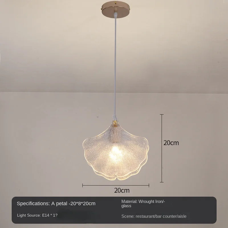 Suspension LED moderne pour une ambiance chaleureuse.