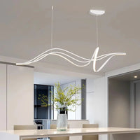 Lustre LED design à intensité variable pour éclairage intérieur.