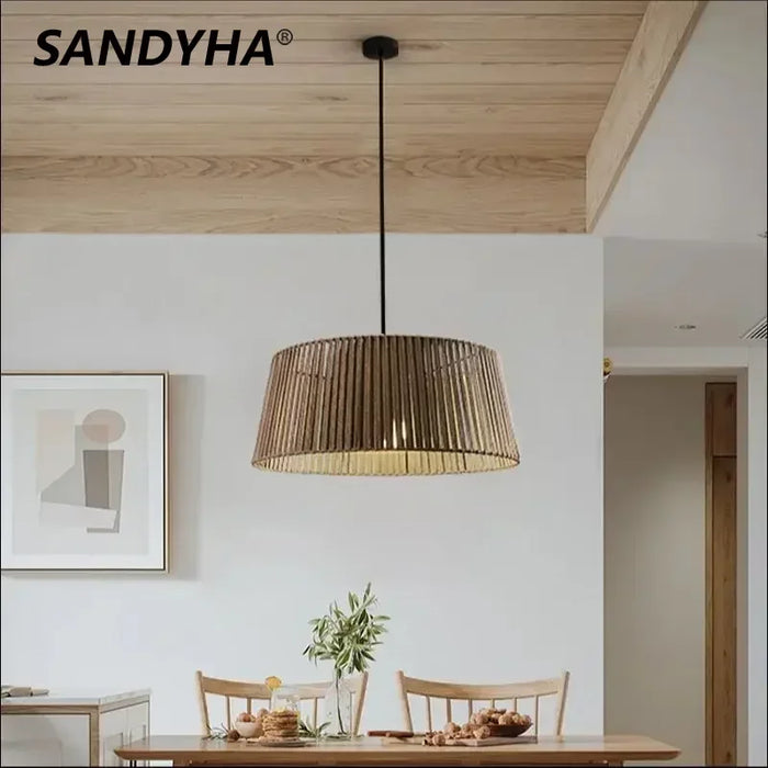 Lustre nordique Sandyha : Corde tissée et lampes LED suspendues.