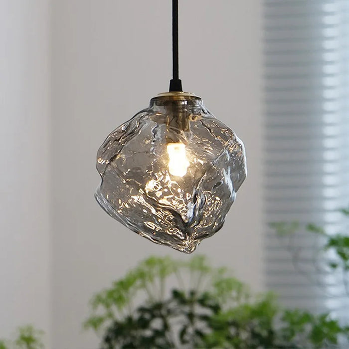 Lustre nordique en verre lave glace à la forme créative et rétro.