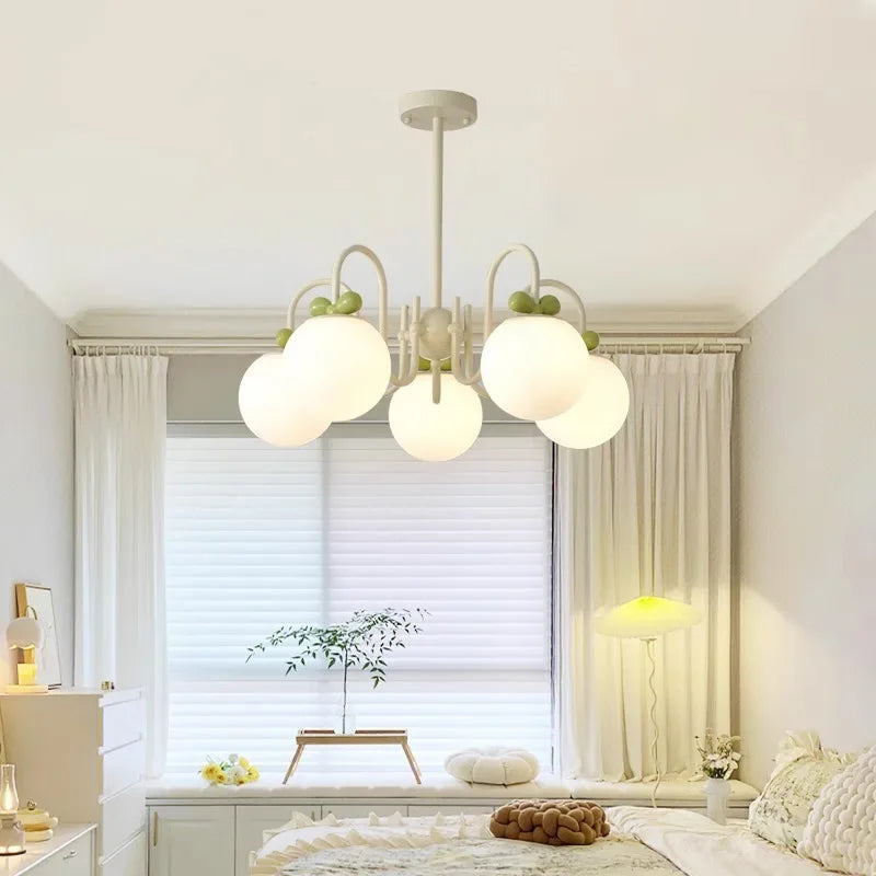 Lustre LED à la française pour une décoration intérieure.