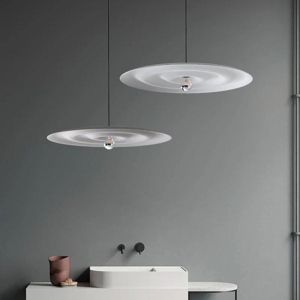 Suspension Design Soucoupe Volante Minimaliste