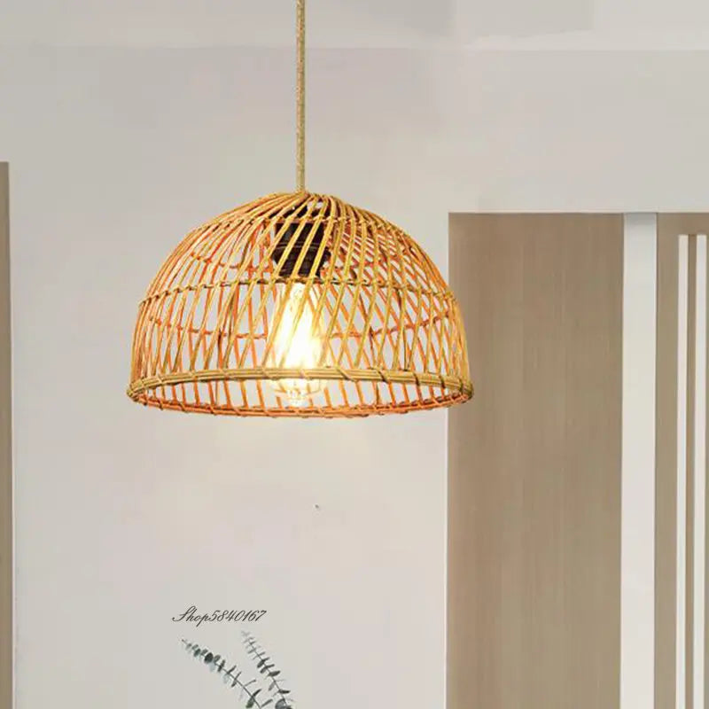 Lustre moderne en rotin artisanal