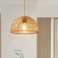 Lustre moderne en rotin artisanal