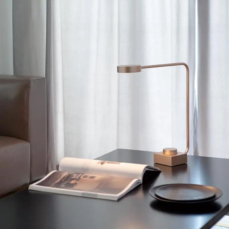 Lampe de bureau nordique postmoderne