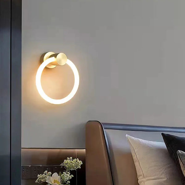 Applique murale LED design en laiton avec anneau acrylique gradable